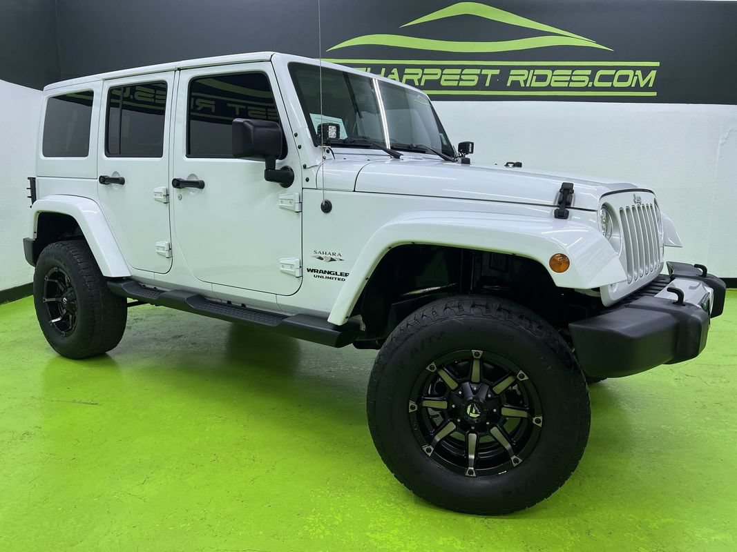 Used 2017 Jeep Wrangler Unlimited Sahara w/ Connectivity Group AWD/4WD image 1