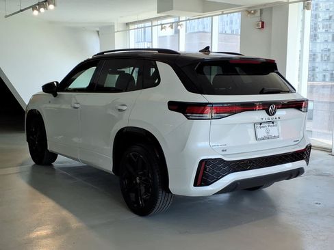 Certified 2026 Volkswagen Tiguan SE R-Line AWD/4WD image 6