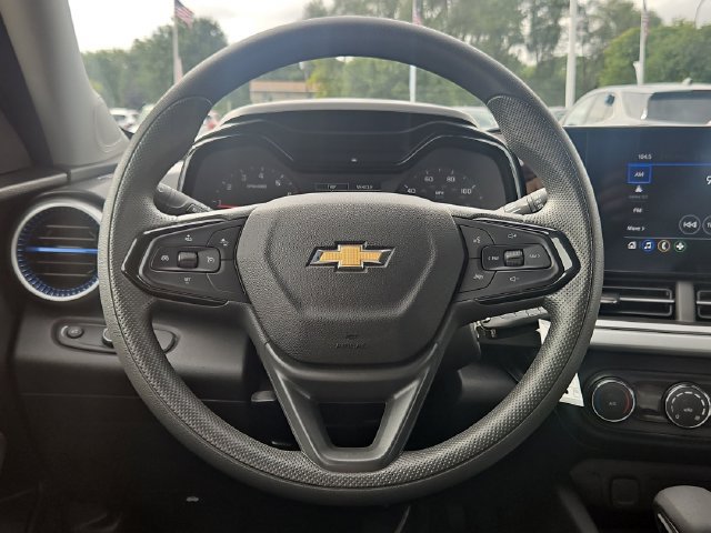 Used 2025 Chevrolet Trax LS FWD image 14