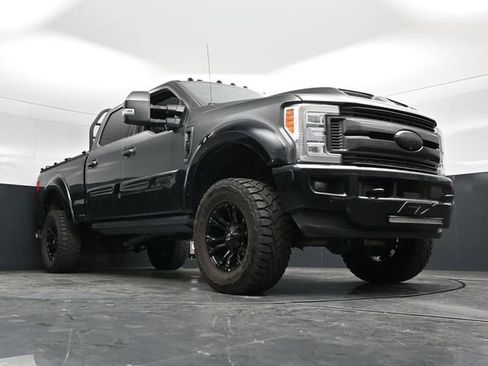 Used 2018 Ford F250 Lariat w/ Lariat Ultimate Package AWD/4WD image 57