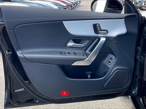 Used 2025 Mercedes-Benz CLA 250 image 21