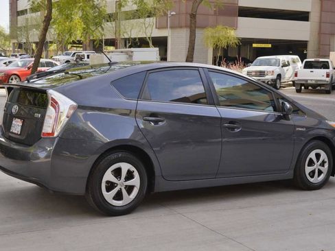 Used 2014 Toyota Prius Three image 5