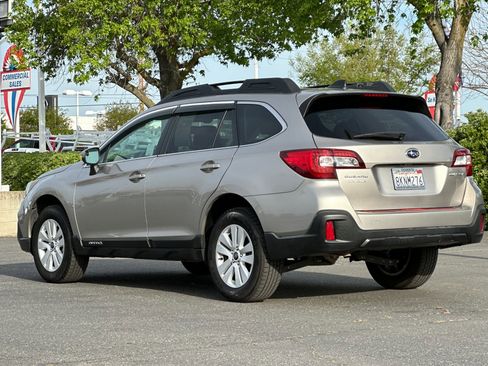 Used 2019 Subaru Outback 2.5i Premium image 6