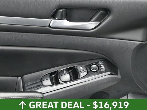 Used 2023 Nissan Altima 2.5 SV FWD image 18