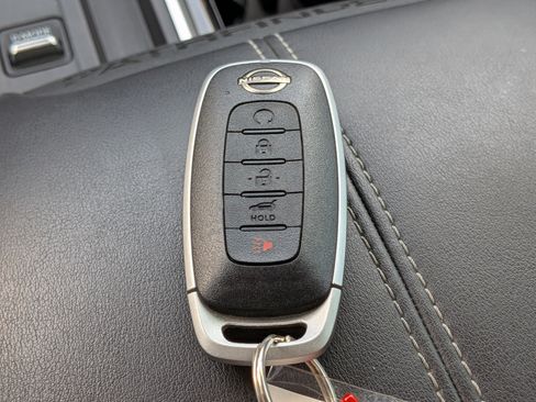 Used 2024 Nissan Pathfinder SL FWD image 31