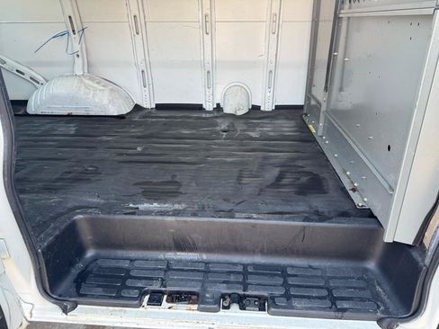 Used 2011 GMC Savana 2500 RWD image 14
