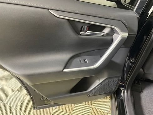 Used 2019 Toyota RAV4 Limited w/ Advanced Technology Package AWD/4WD image 18