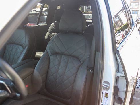 Used 2024 BMW X7 xDrive40i w/ M Sport Package AWD/4WD image 25
