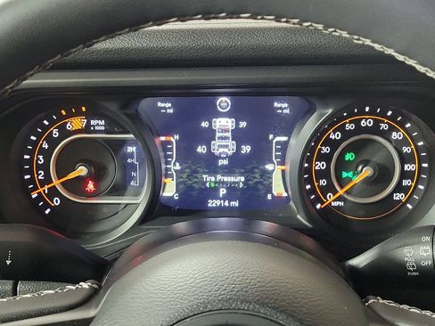 Used 2025 Jeep Wrangler Unlimited Sport AWD/4WD image 17