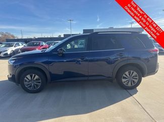 Used 2024 Nissan Pathfinder SV video 2