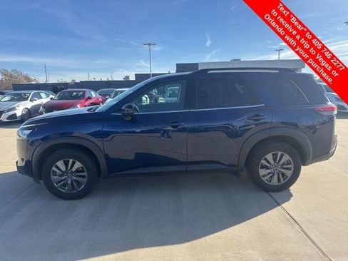Used 2024 Nissan Pathfinder SV image 2