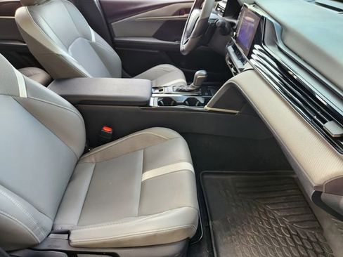 Used 2025 Toyota Camry SE w/ Convenience Package FWD image 14