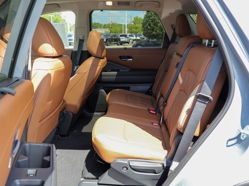 New 2026 Nissan Pathfinder Platinum image 8