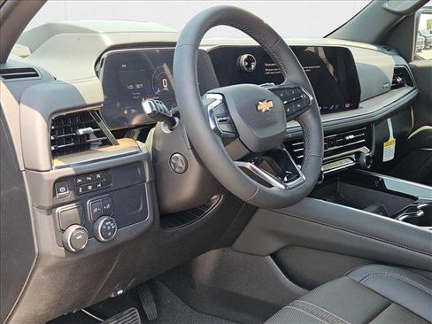 New 2025 Chevrolet Suburban High Country image 10