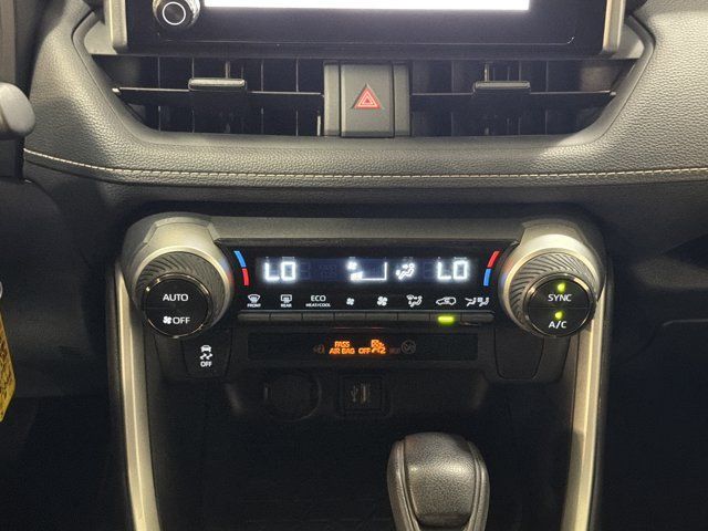 Used 2024 Toyota RAV4 LE AWD/4WD image 32