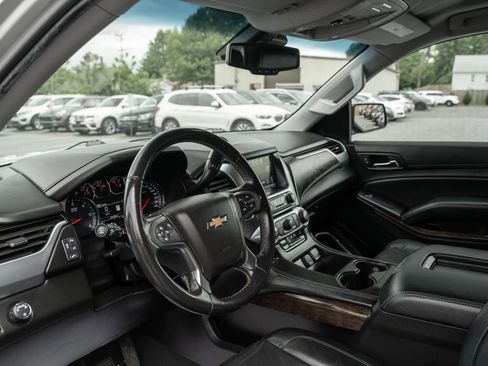 Used 2019 Chevrolet Suburban LT RWD image 6