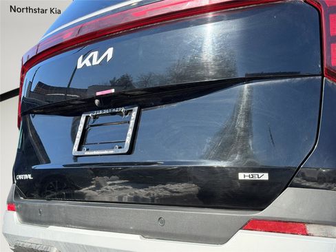 Used 2025 Kia Carnival EX image 28