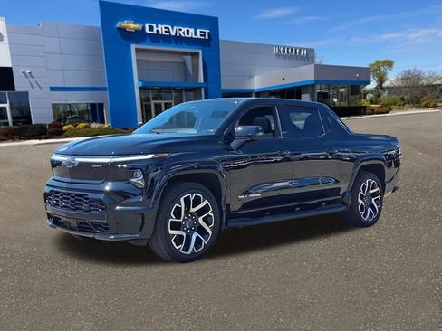 Used 2025 Chevrolet Silverado EV RST AWD/4WD image 32