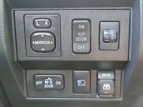 Used 2018 Toyota Tundra SR5 image 26