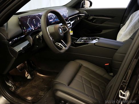 Used 2026 BMW 530i xDrive w/ M Sport Package image 11