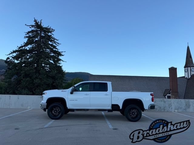 Used 2024 Chevrolet Silverado 2500 LT AWD/4WD image 4
