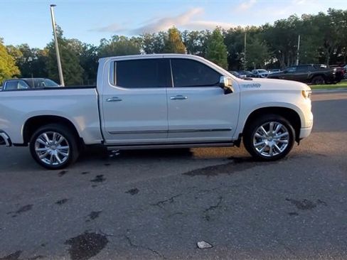Used 2022 Chevrolet Silverado 1500 High Country w/ High Country Premium Package image 9