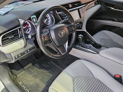 Used 2020 Toyota Camry SE image 10