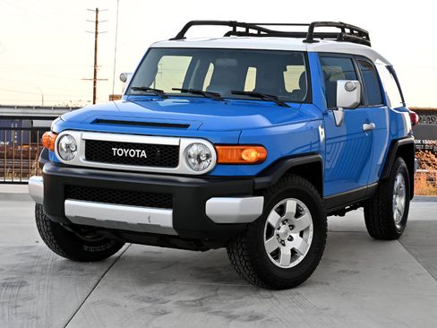 Used 2008 Toyota FJ Cruiser 2WD image 11
