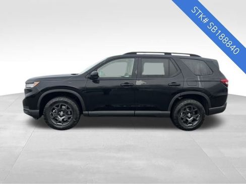 New 2025 Honda Pilot TrailSport image 4