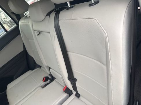 Used 2021 Volkswagen Tiguan SEL AWD/4WD image 16
