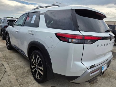 Used 2025 Nissan Pathfinder Platinum FWD image 6