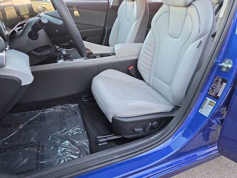 Used 2025 Hyundai Elantra Limited image 16