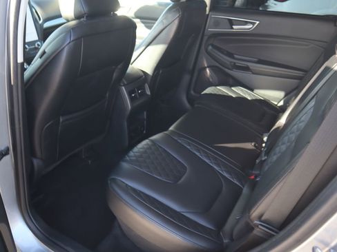 Used 2024 Ford Edge Titanium image 10