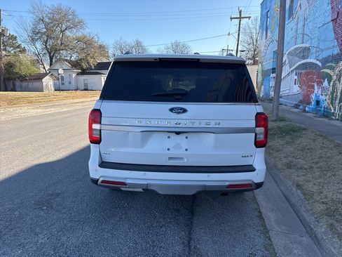 Used 2023 Ford Expedition Max XLT image 5