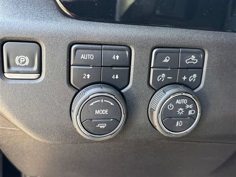 Used 2025 Chevrolet Silverado 1500 High Country w/ Z71 Off-Road Package AWD/4WD image 22