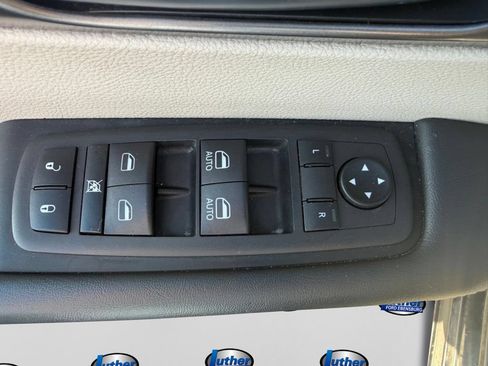 Used 2023 Chrysler Pacifica Touring-L FWD image 20