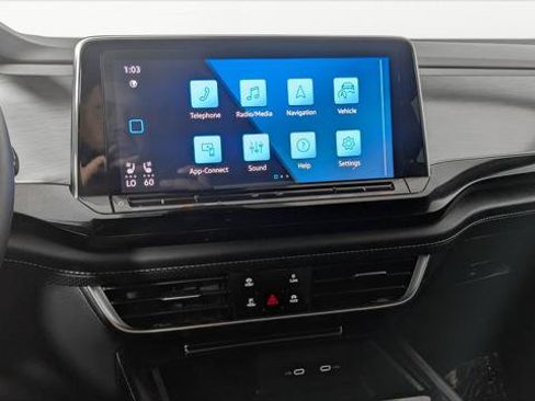 Used 2024 Volkswagen Atlas Cross Sport SE FWD image 27
