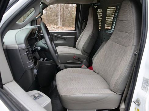 Used 2017 GMC Savana 2500 image 3