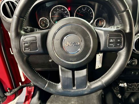 Used 2013 Jeep Wrangler Unlimited Sahara AWD/4WD image 15