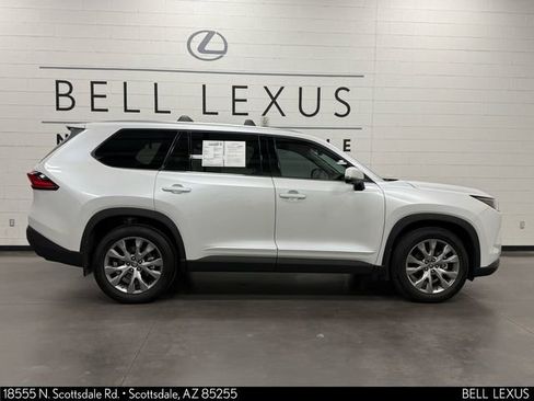 Used 2024 Toyota Grand Highlander Limited image 3