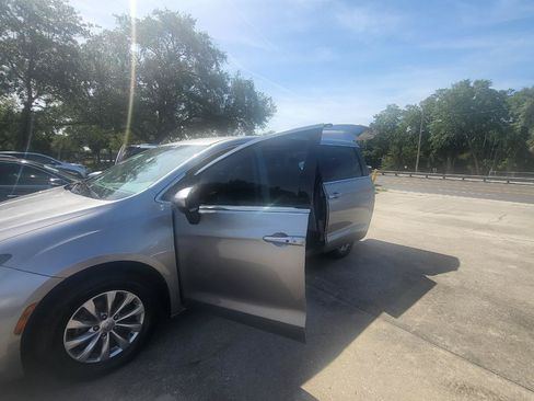 Used 2017 Chrysler Pacifica Touring w/ Tire & Wheel Group FWD image 93