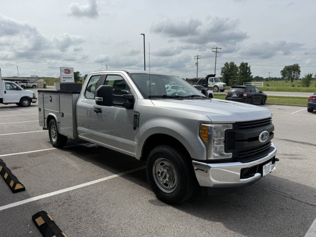 Used 2017 Ford F250 XL w/ Power Equipment Group RWD image 3
