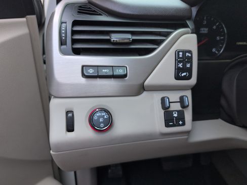 Used 2015 GMC Yukon Denali w/ Touring Package RWD image 9