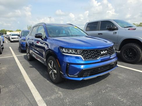 Certified 2023 Kia Sorento S FWD image 2