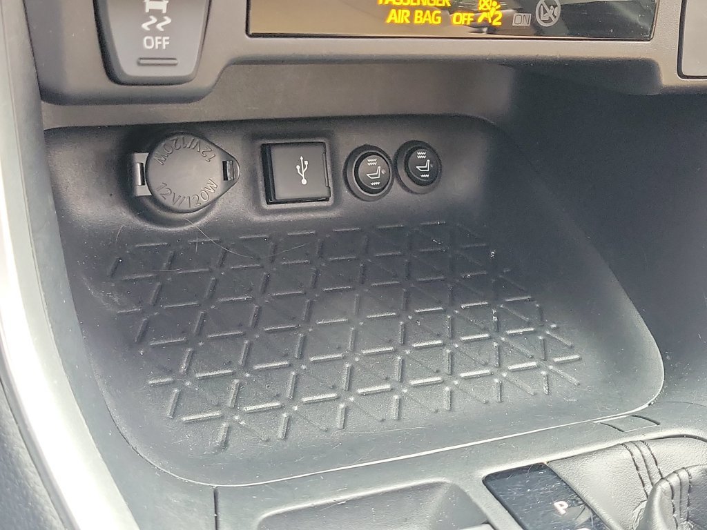 Used 2021 Toyota RAV4 XLE w/ Convenience Package AWD/4WD image 18