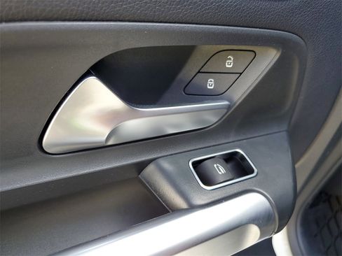 Used 2021 Mercedes-Benz GLB 250 4MATIC image 17