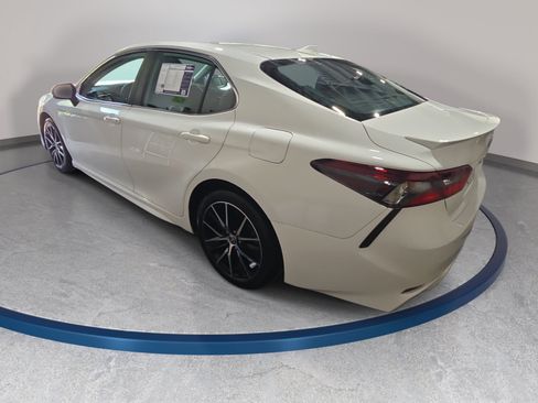 Used 2024 Toyota Camry SE FWD image 7