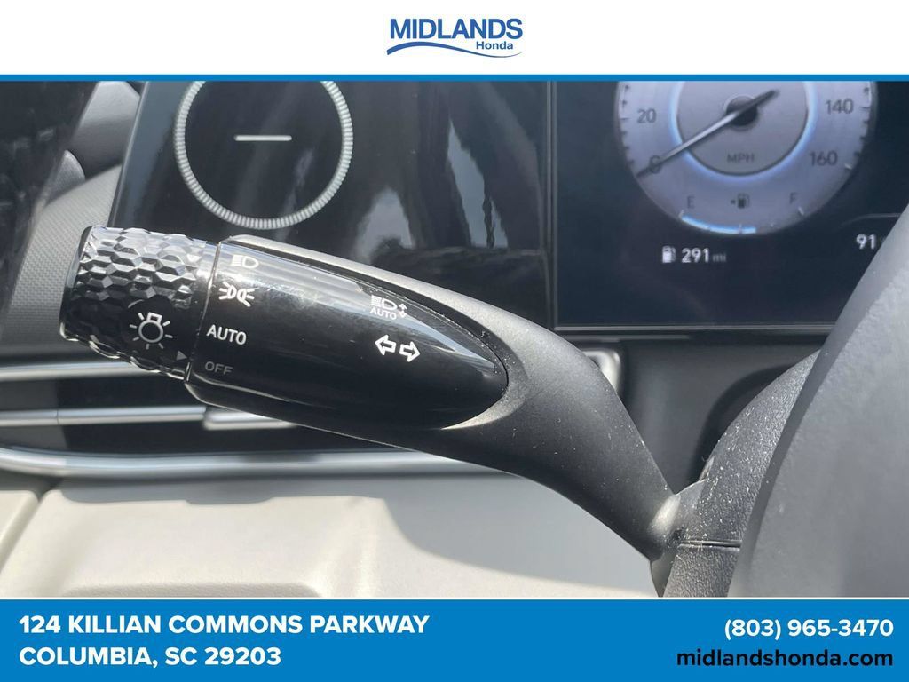 Used 2024 Hyundai Elantra Limited FWD image 25