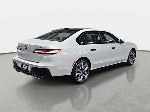 New 2025 BMW 760i xDrive image 5