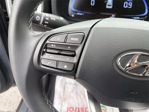 Certified 2025 Hyundai Venue SEL image 24